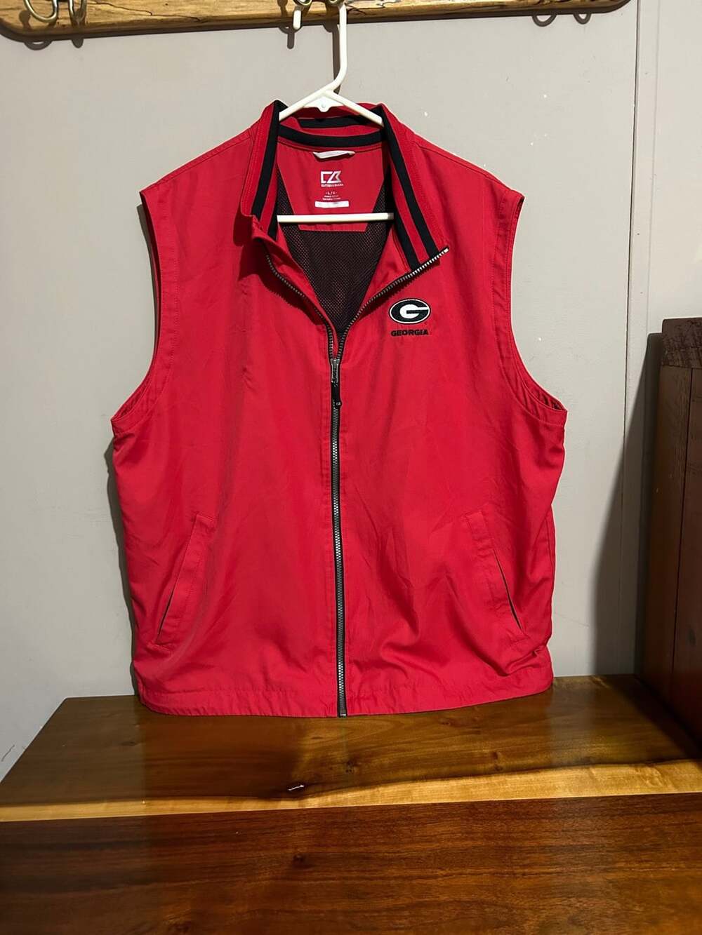 Cutter & Buck Georgia Bulldogs WeatherTec Vest Size L Red